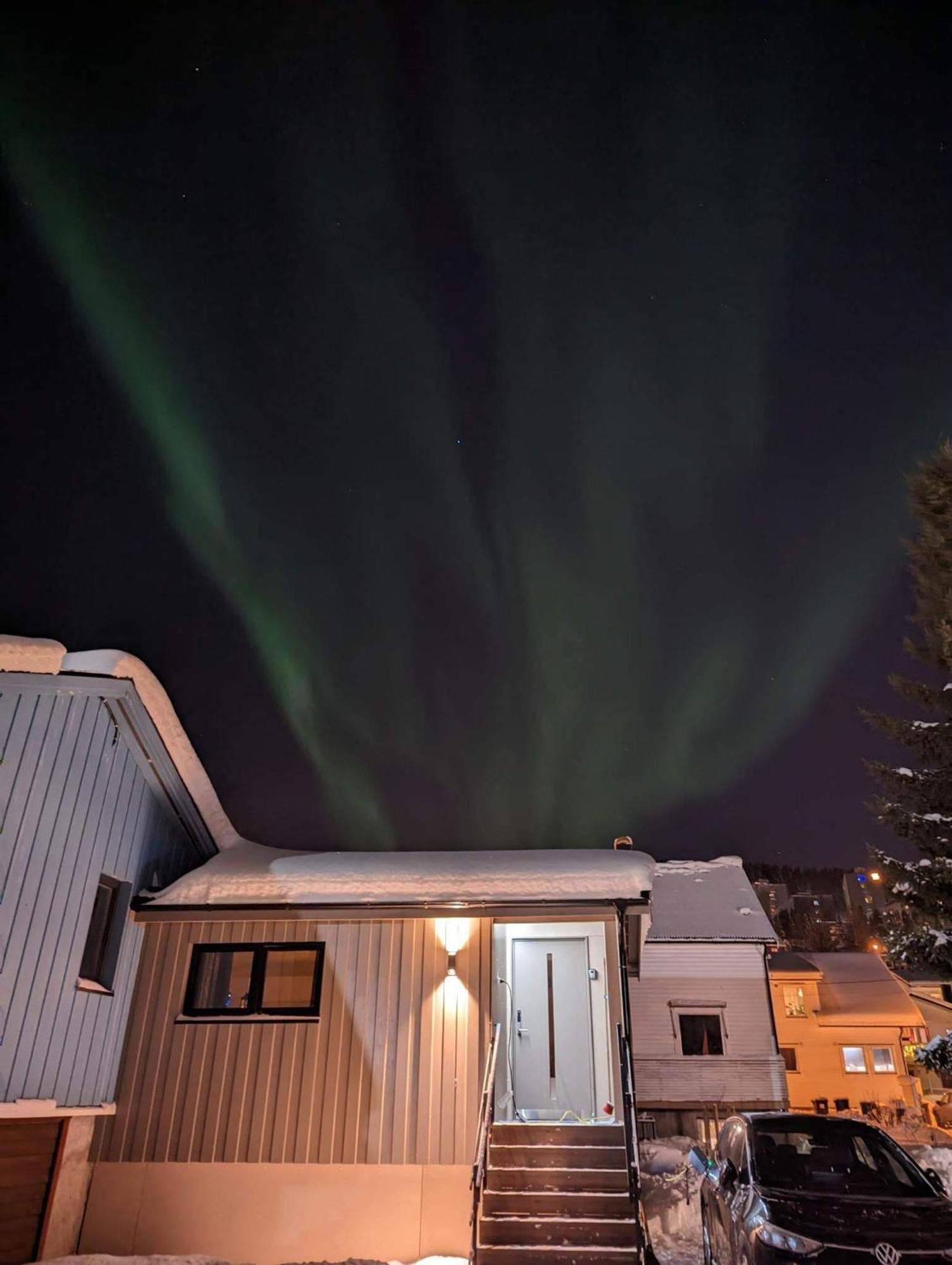 Northern Living 1 Room With Shared Bathroom Tromsø Exterior foto